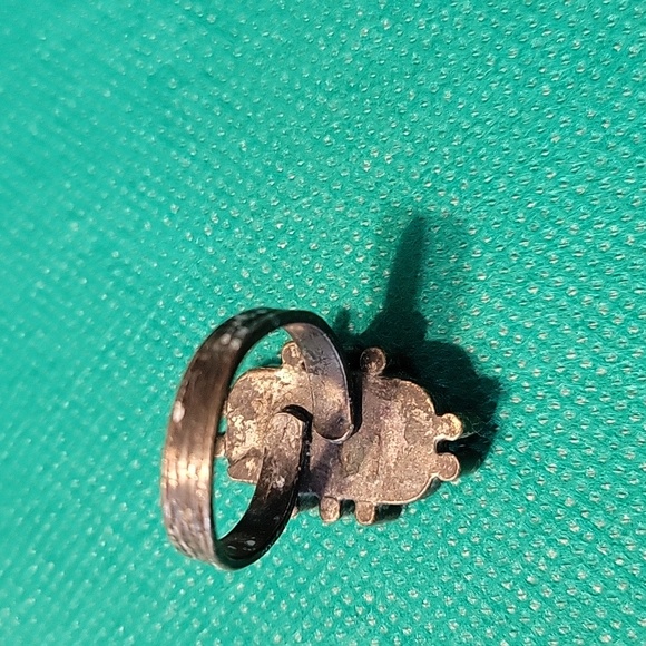 Vintage Beautiful Ring - Picture 3 of 4